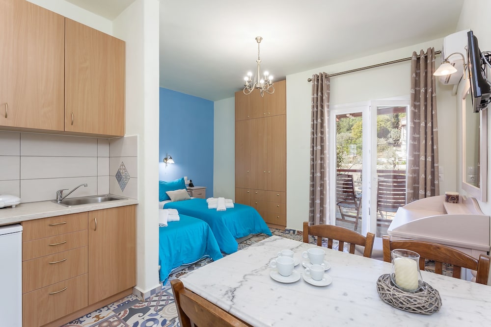 Stafylos Suites Boutique Hotel