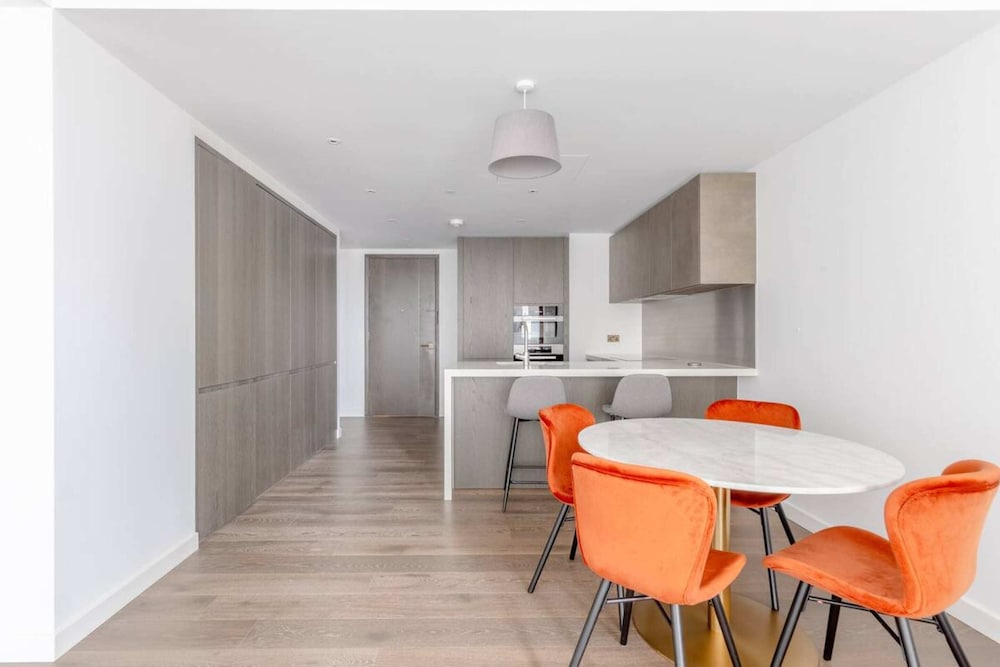 Luxurious 1BD Flat by the River Thames Near Vauxhall