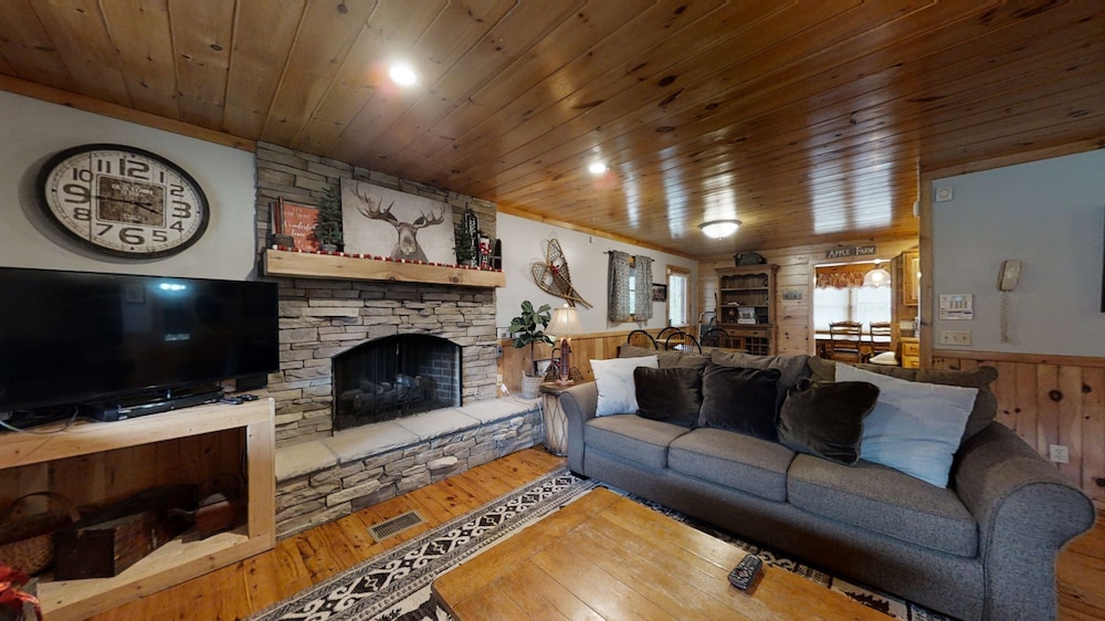 The Ranch Cabin on 6 Secluded Acres in the Great Smoky Mountains by RedAwning