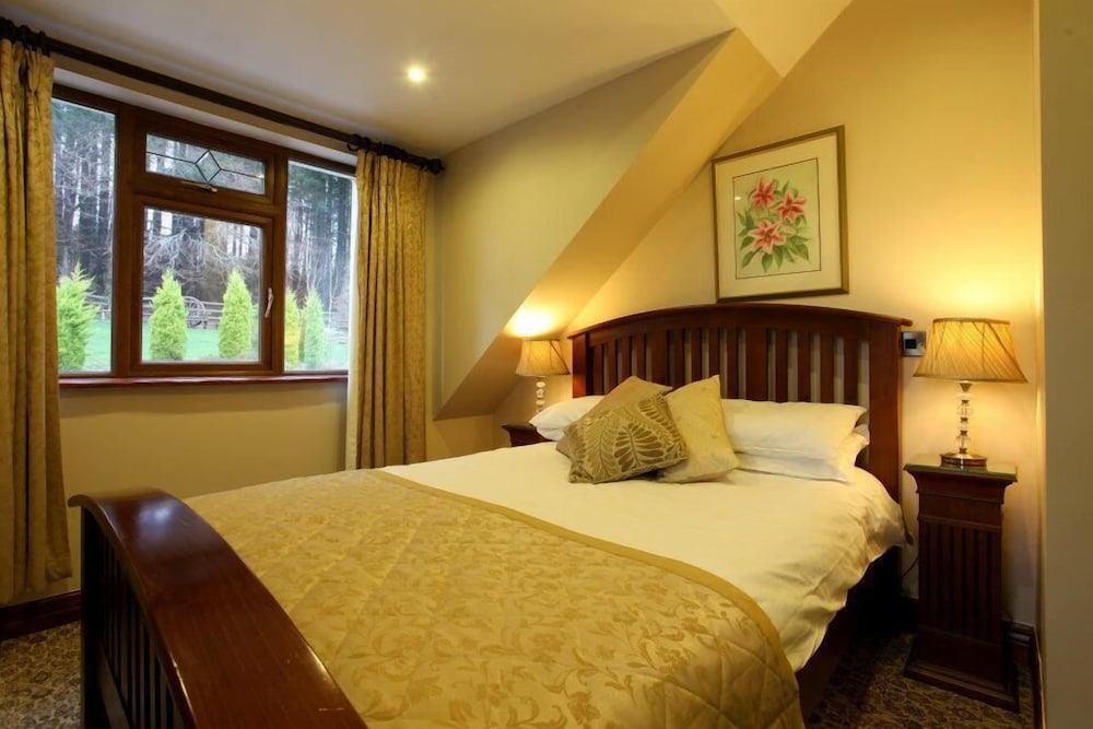 Trooperstown Wood Lodge view 3