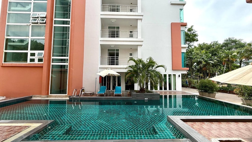Palace - Spacious 1 Bedroom Condo With Shared Pool