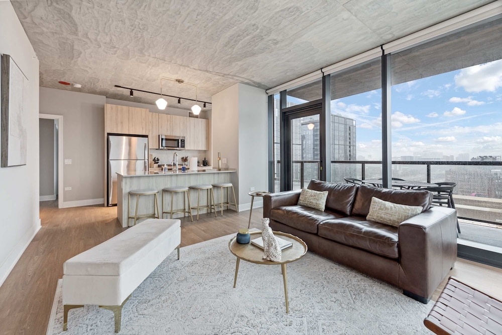 West Loop Group Hub 3 Modern 2BR Apartments
