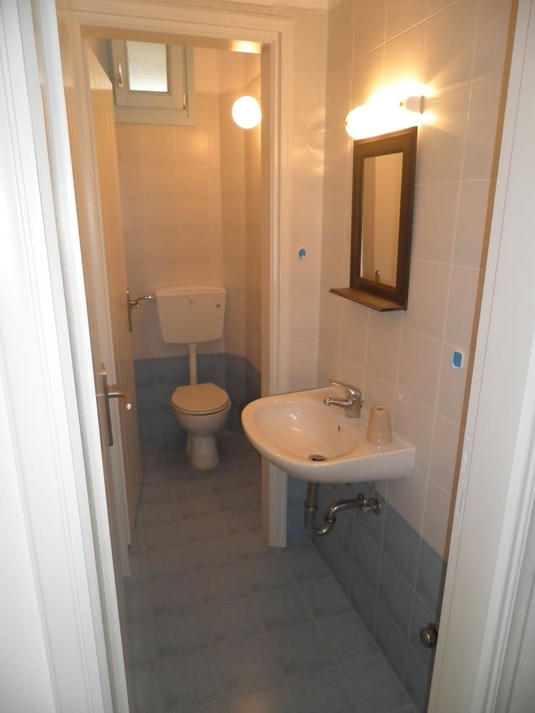 Kavalieros Studios - Property Image 13