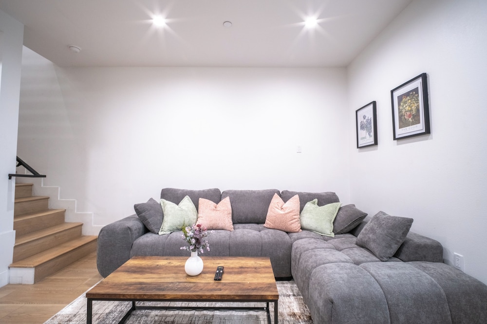 Stylish Private Room by Downtown LA