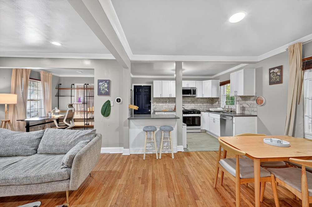 Charming East Atlanta Oasis Meets City Vibe 2 Bedroom Home