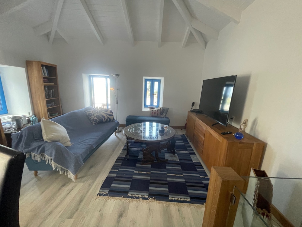 The White House Evgrious, Sleeps 4, Close to Beach photo 4