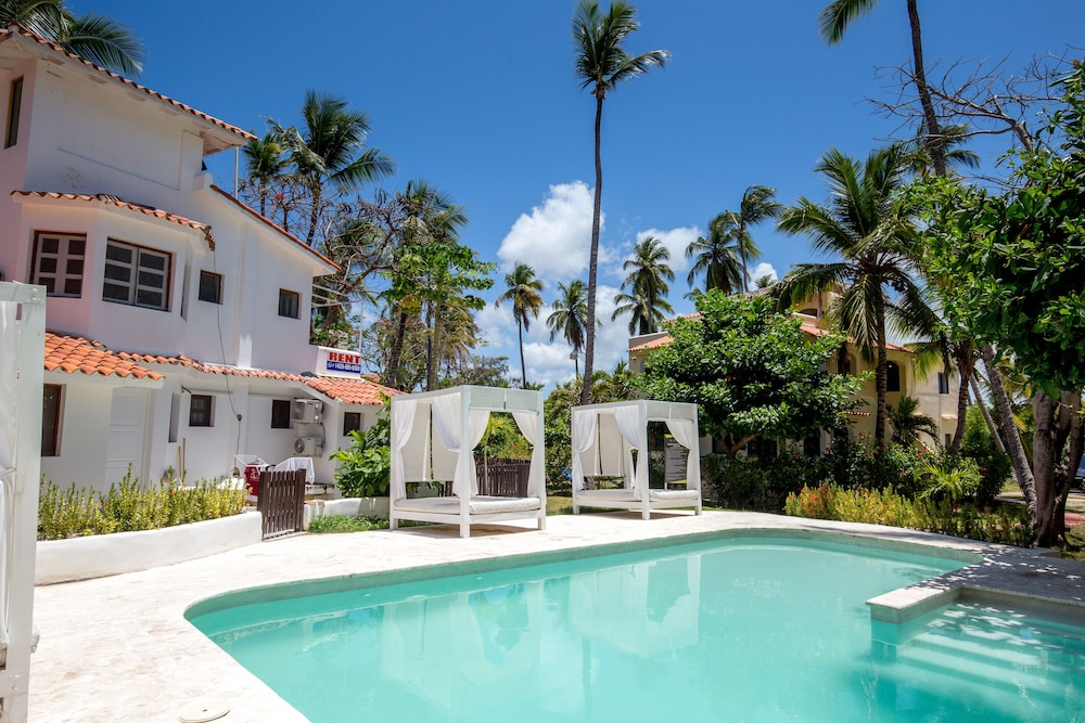 Los Corales Beach Village