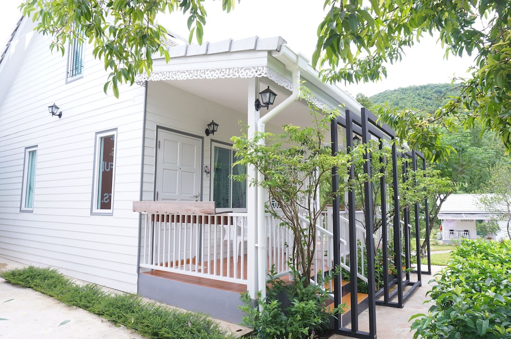 The White Village Ranong Resort