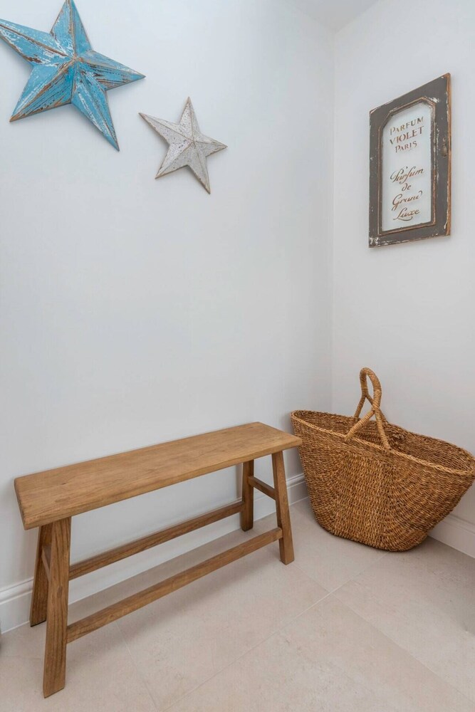 3-bedroom Home in Richmond - Ideal Family Living