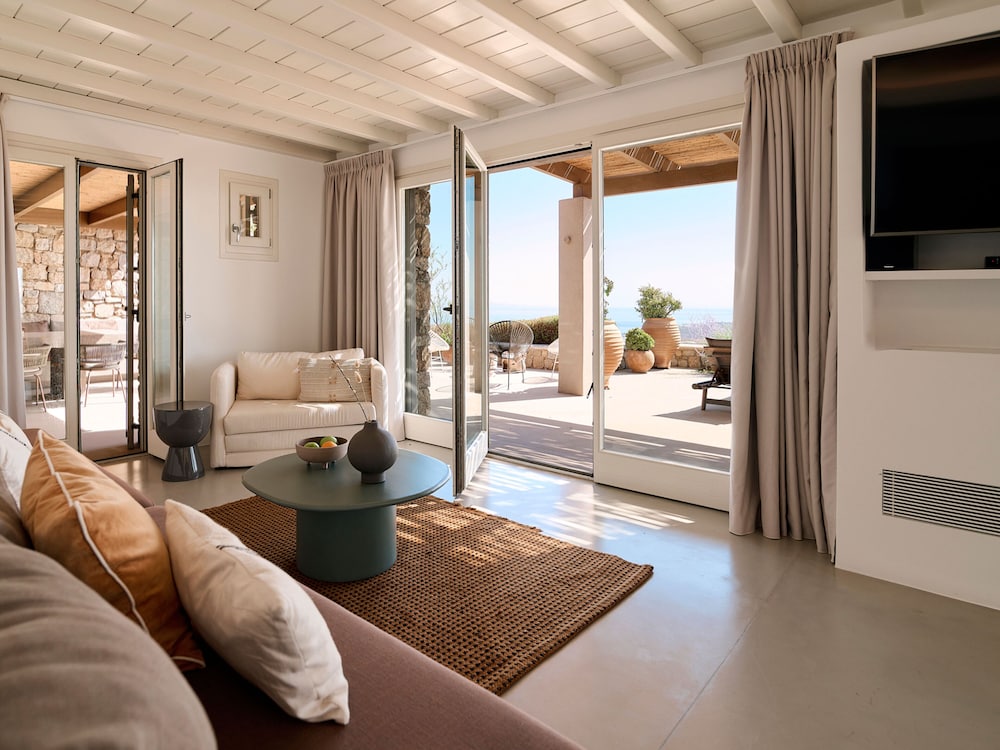 Kounoupas Complex by Mykonos Rocks