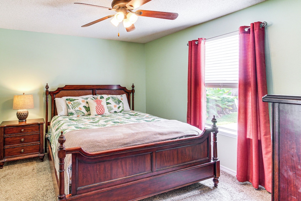 Outdoor Oasis: Group Getaway in Pensacola!