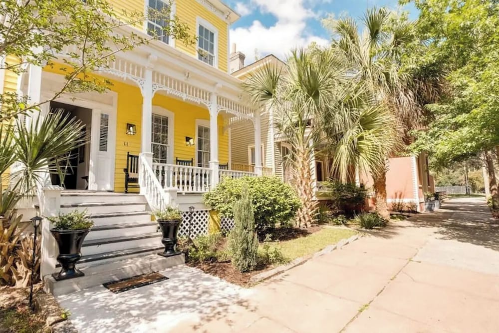 Beautifully Renovated 5 bedroom 5 bath