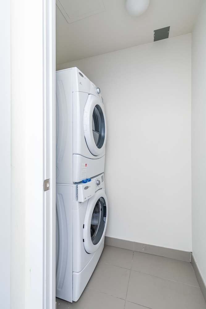 Premium Suites Apartments - Toronto photo 4
