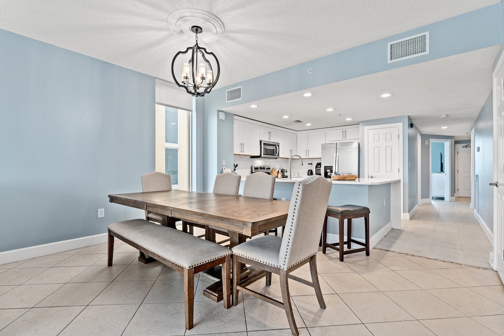 Shoreline Serenity by Avantstay Beachfront + Views!
