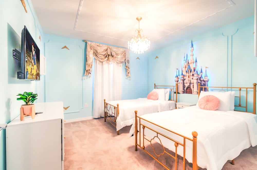 16239 7BR Stunning Home For Your Family Vacation