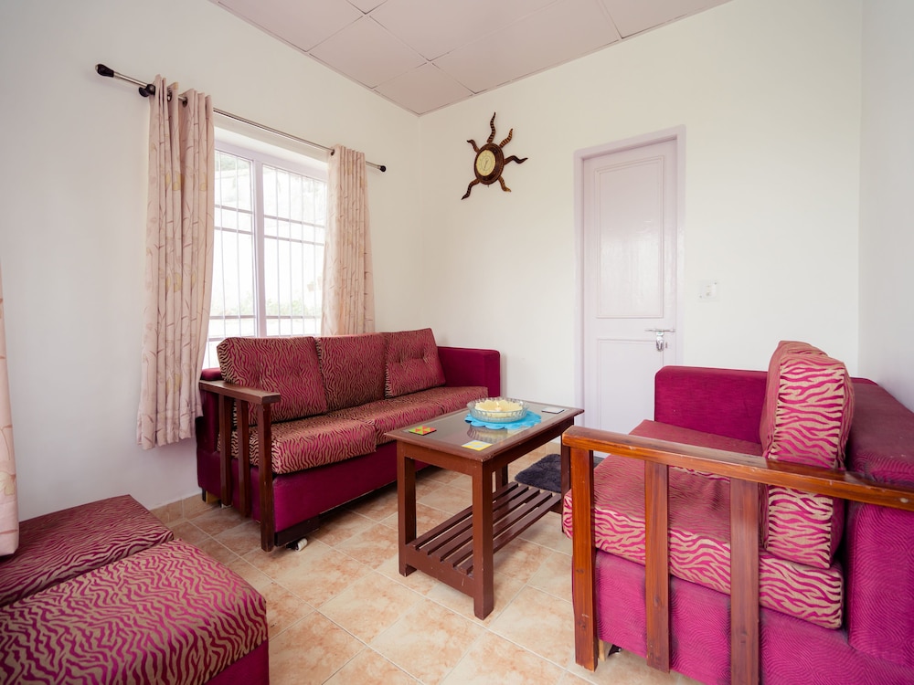 OYO 14133 Home Oak Cottage 1BHK Kempty Road