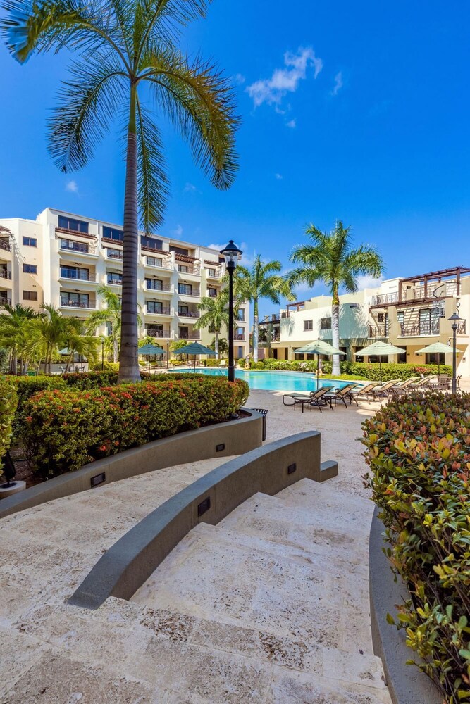 Luxury 1BR Condo Great Location Amenities