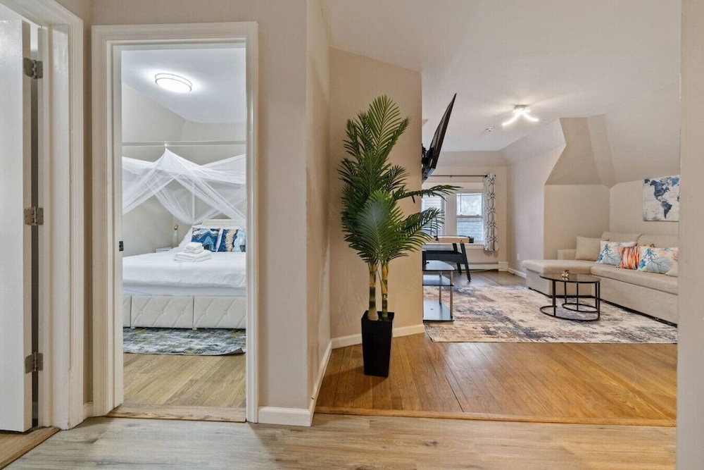 Modern 2BR Near NYC With Free Parking Workspace