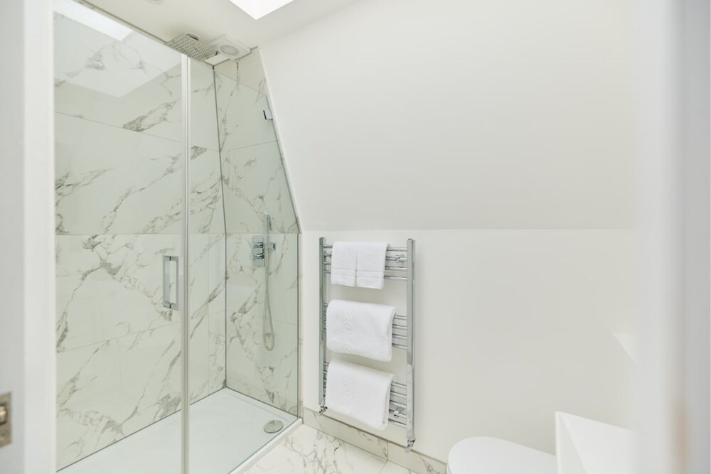 The Shepherd s Bush Wonder - Trendy 4bdr Home With Garden Terrace