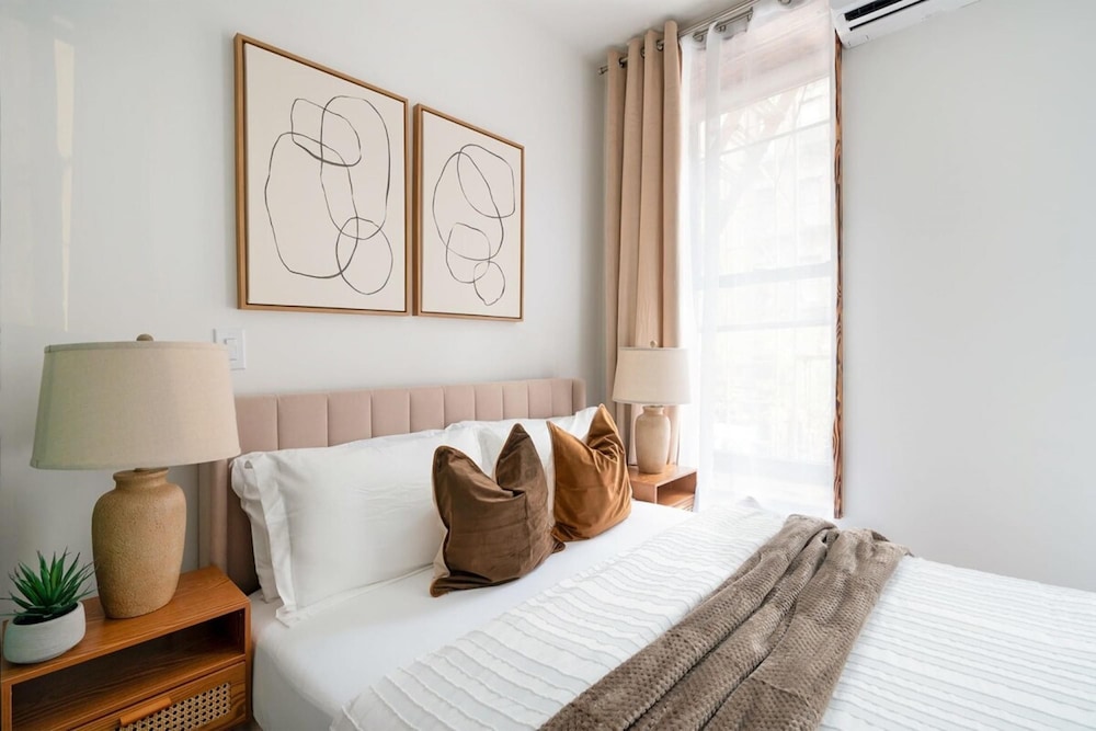 317-2a Sleek Modern 1Br UES W D