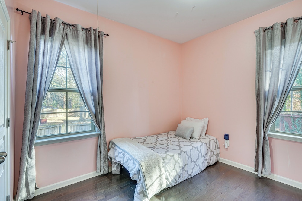 2 Mi to Downtown Durham: Family Home w/ Yard!