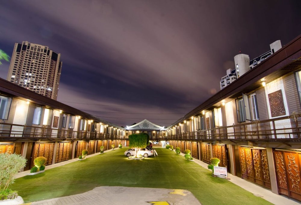 Victoria Court Escarpment - Pasig