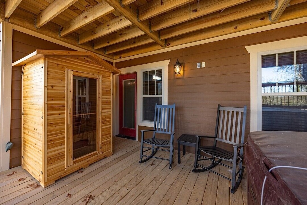 Luna Bear Lodge