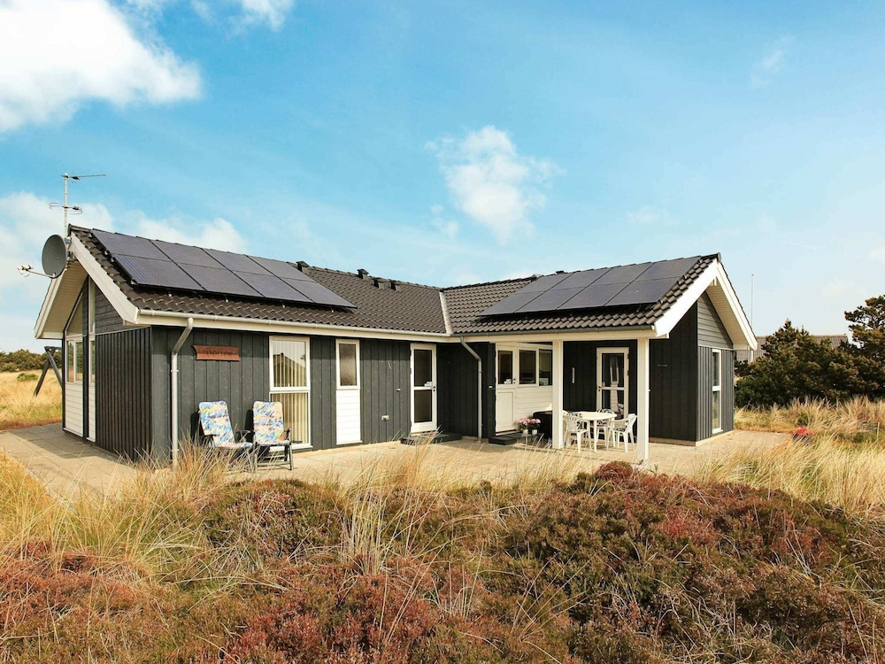 6 Person Holiday Home in Blavand
