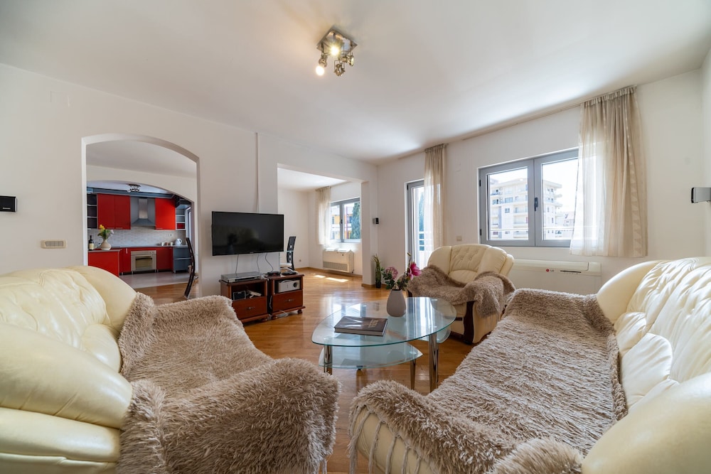 SMS Apartments