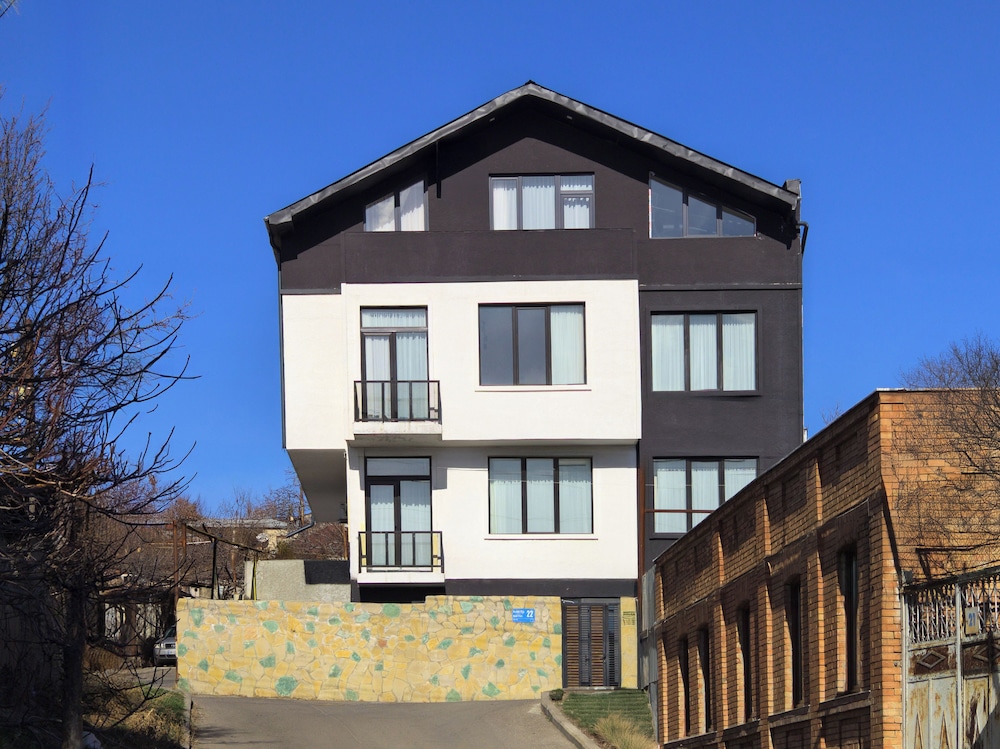 Niabi 4BDR Apartments with billiards