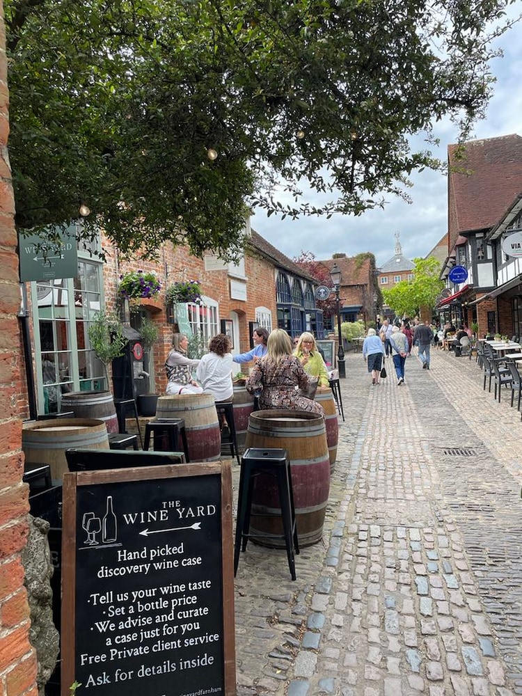 Historic 1Bd Cottage In Heart Of Farnham