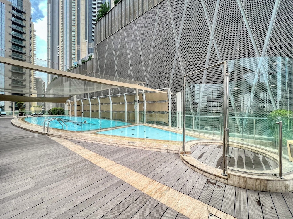 Amazing 1 BR Apartment Damac Mall Street
