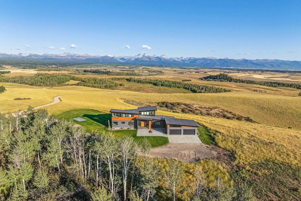 Hot Tub, 23 Mi to Grand Targhee: Luxe Retreat