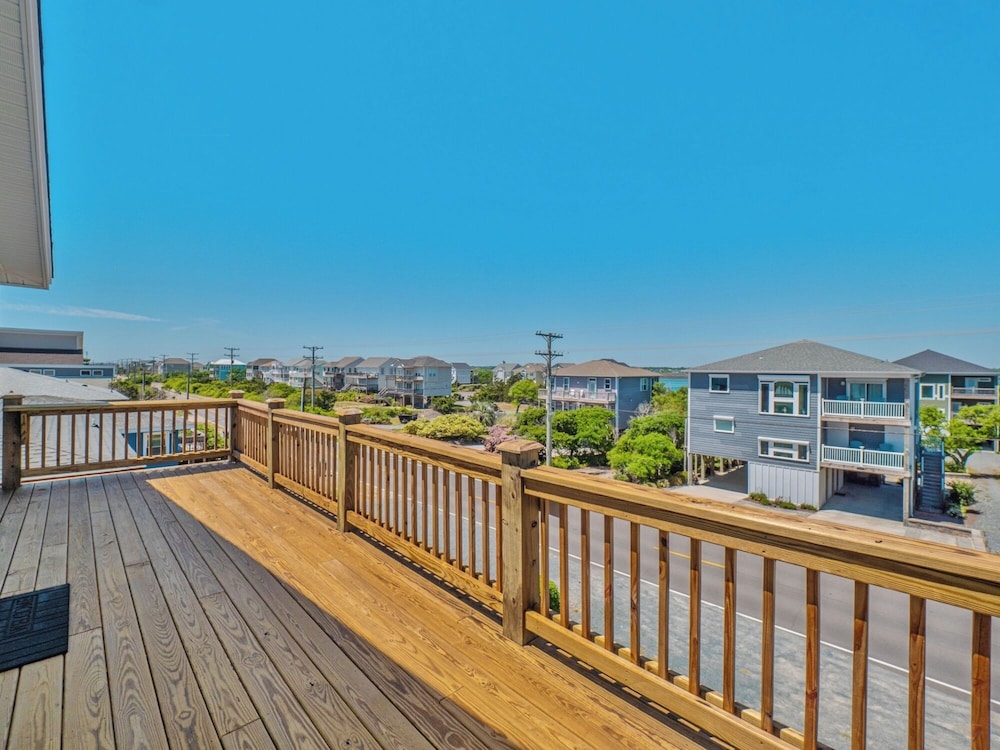 Walking on Sunshine by Topsail Realty