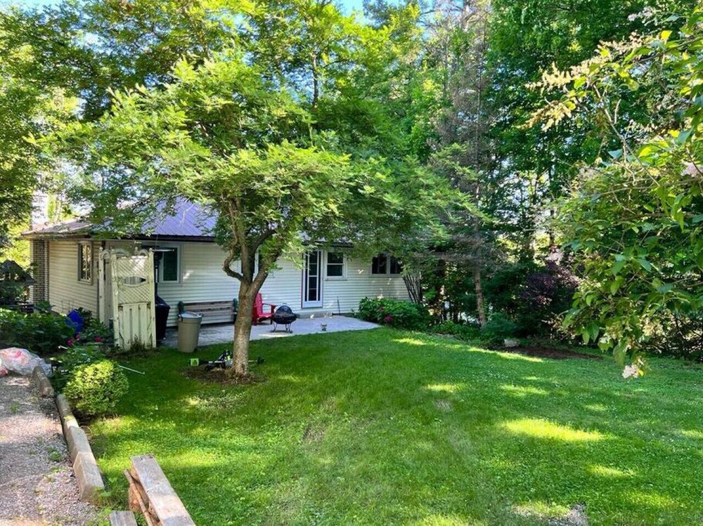 Marmora Hideaway - Peaceful Cottage w Wi-fi Clearwater