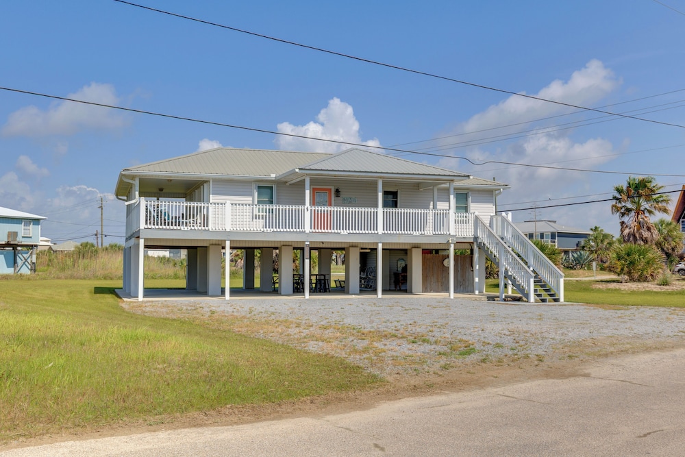 1 Block to Gulf: Dauphin Island Retreat w/ Views