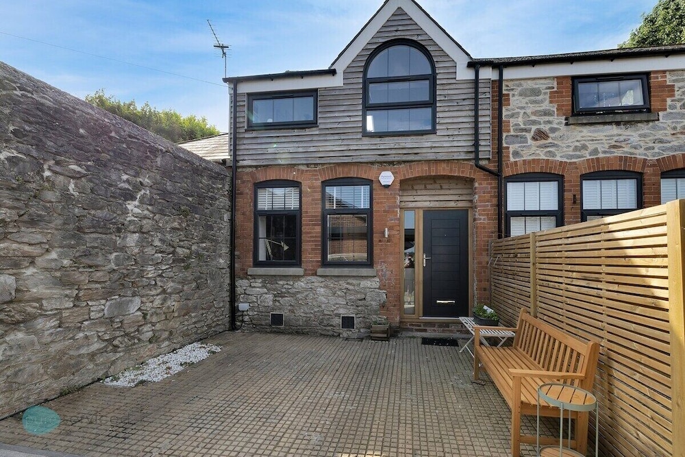 Bantham Mews by Pureserviced 1 Bedroom Luxury Mews