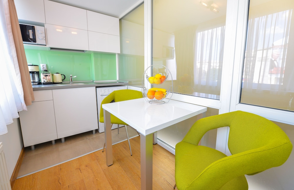 Elegance Studio - Cismigiu Gardens - Flat Tv - Free Wifi - Panoramic View view 2