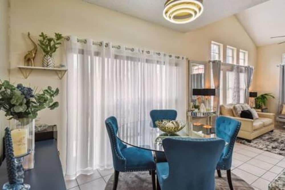 Lake Berkley 4BR Villa - Near Disney & Pool