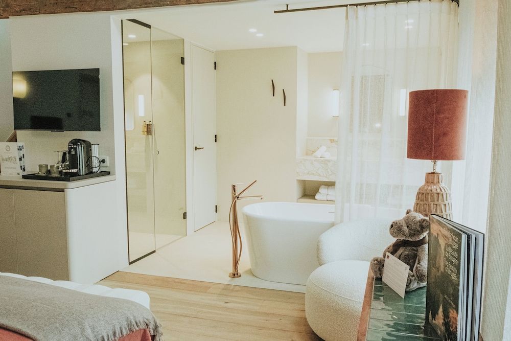 The Burgundy - Boutique B&B