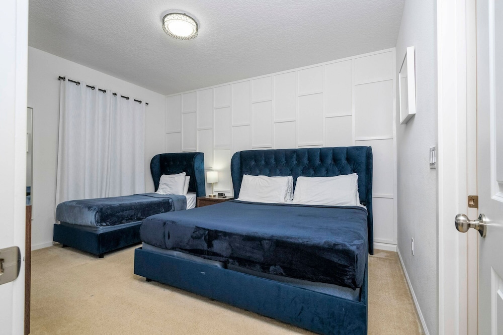 Spacious 12br Family Villa Near Disney Bella Vida