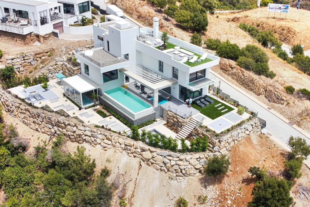 Villa in Marbella With Private Heated Pool