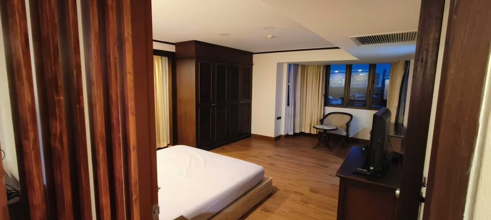 Omni Tower Sukhumvit Nana - Direct