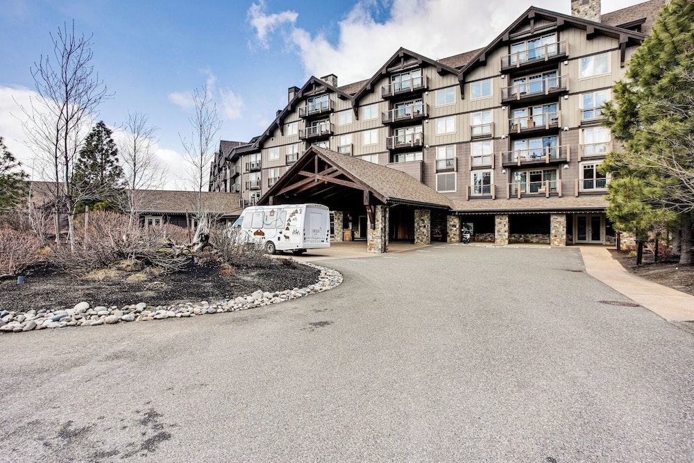 Hike, Ski & More: Cle Elum Resort Condo