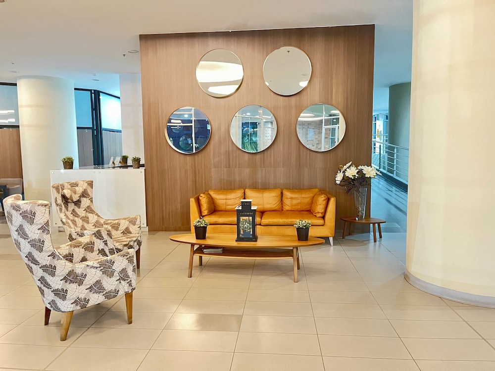 Room in B&B - Suite in Portanova Hotel- Near Airport