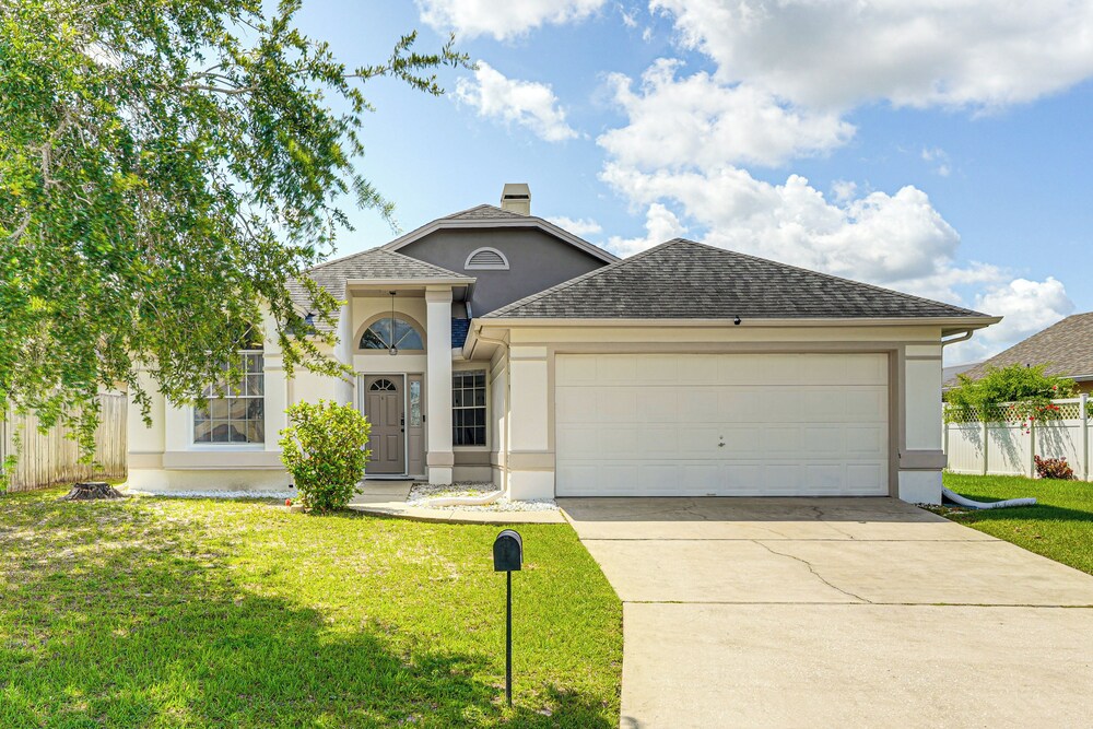 6 Mi to Disney World: Lake-view Retreat w/ Pool!