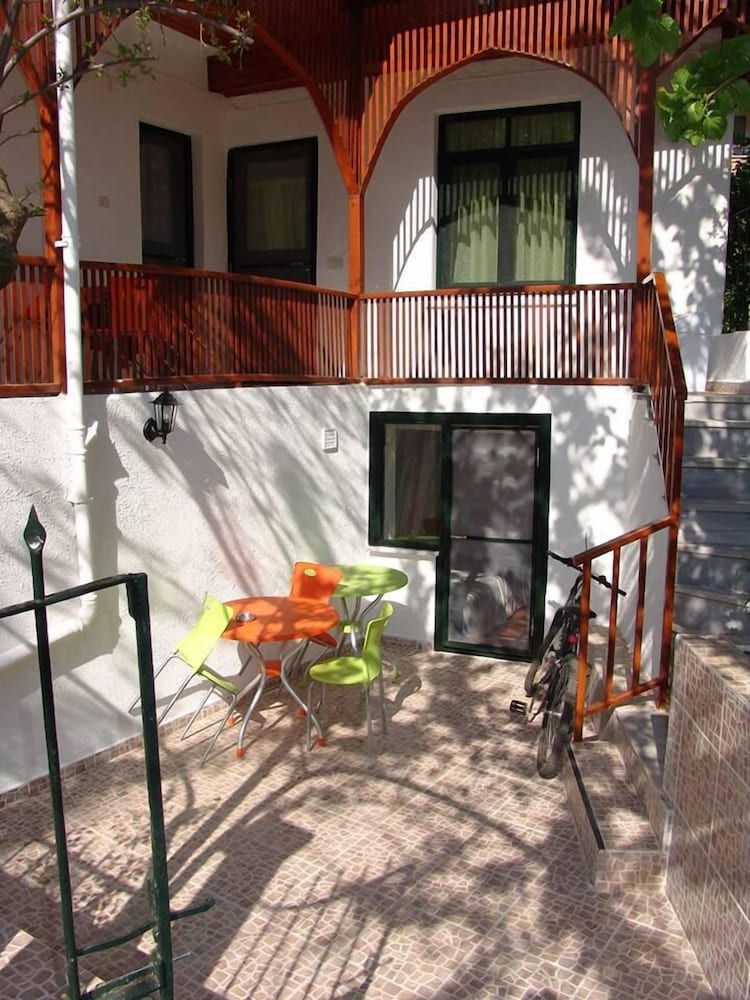 Orhan Kutbay'in Evi Turyolu Cafe Pansiyon