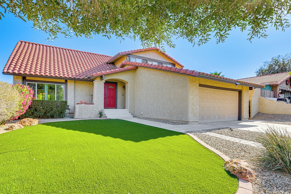 Hike, Golf & Explore: Large Phoenix Home w/ Grill