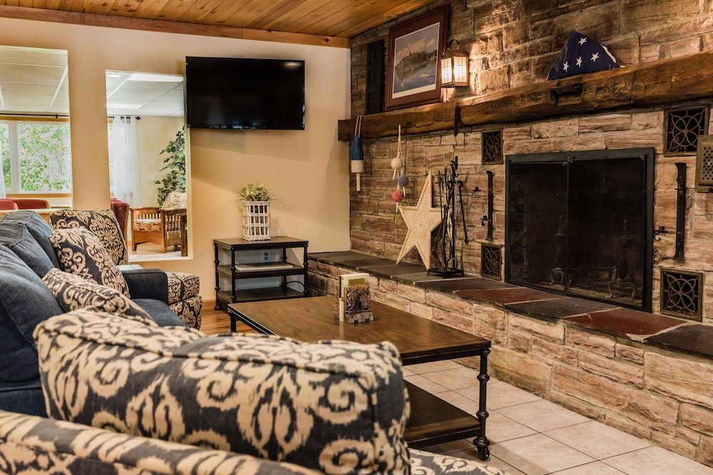 Watertown Vacations - Capt.'s Inn  Suites - Property Image 4