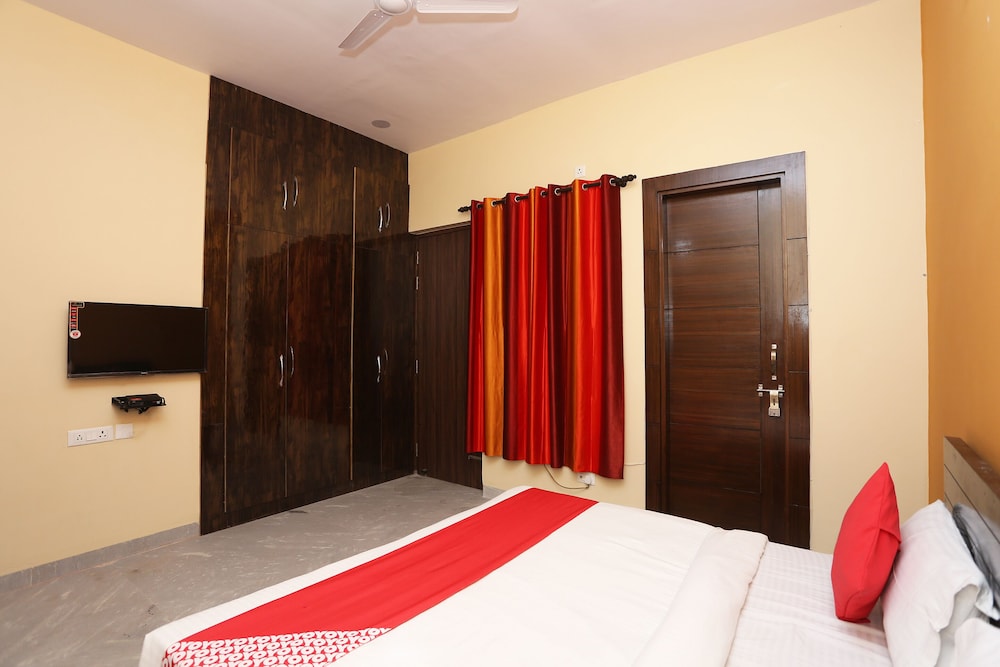 Noida Vacations - Capital O 30956 Moon Light - Property Image 1